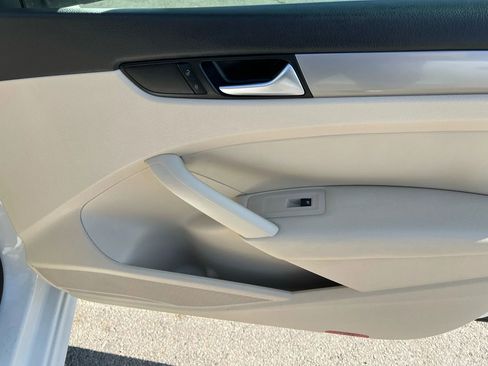 Used 2015 Volkswagen Passat 1.8T S image 25