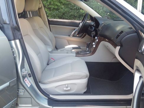 Used 2009 Subaru Outback 2.5i Limited AWD/4WD image 15