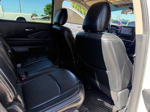 Used 2022 Nissan Pathfinder SV FWD image 18