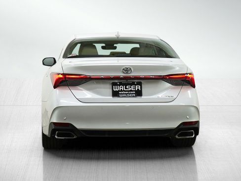 Used 2020 Toyota Avalon Limited w/ Advanced Safety Package FWD image 4