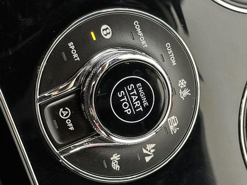 Used 2017 Bentley Bentayga image 22
