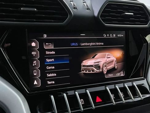 Used 2021 Lamborghini Urus AWD/4WD image 33