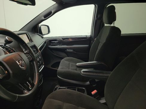 Used 2016 Dodge Grand Caravan SE FWD image 17