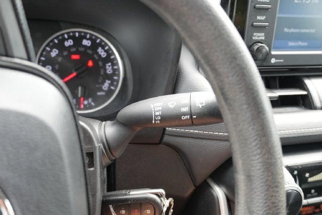 Used 2021 Toyota RAV4 LE FWD image 27