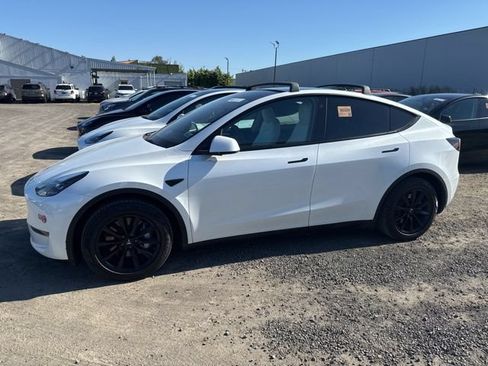 Used 2023 Tesla Model Y Long Range AWD/4WD image 3