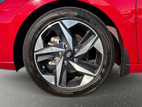 Used 2023 Hyundai Elantra Limited image 9