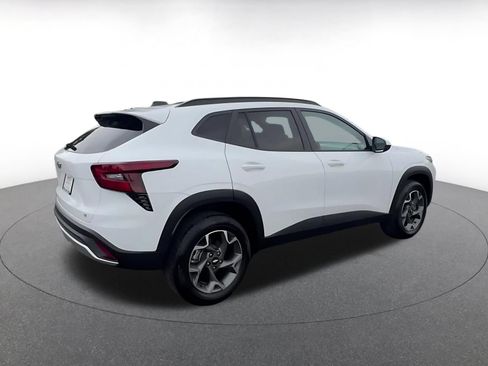 Used 2025 Chevrolet Trax LT FWD image 12