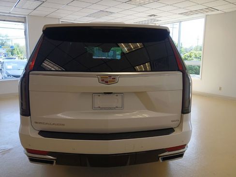 Used 2023 Cadillac Escalade Premium Luxury AWD/4WD image 12