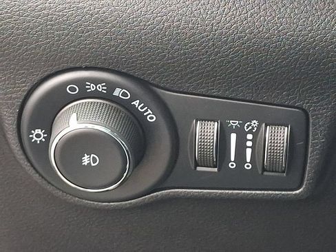 Used 2022 Jeep Compass Latitude w/ Sun and Sound Group AWD/4WD image 24