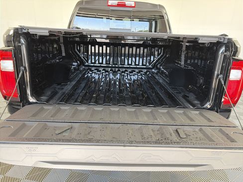 Used 2024 GMC Canyon Elevation w/ Elevation Premium Package AWD/4WD image 14