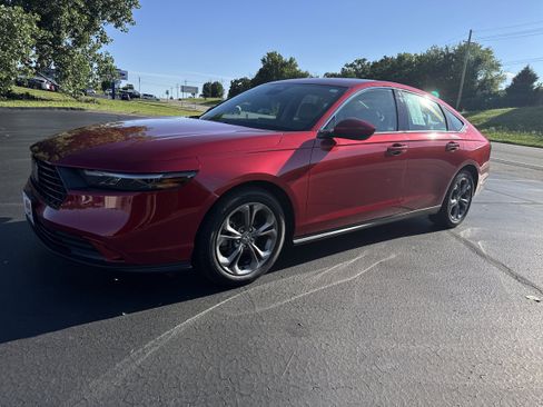 Used 2024 Honda Accord EX image 2