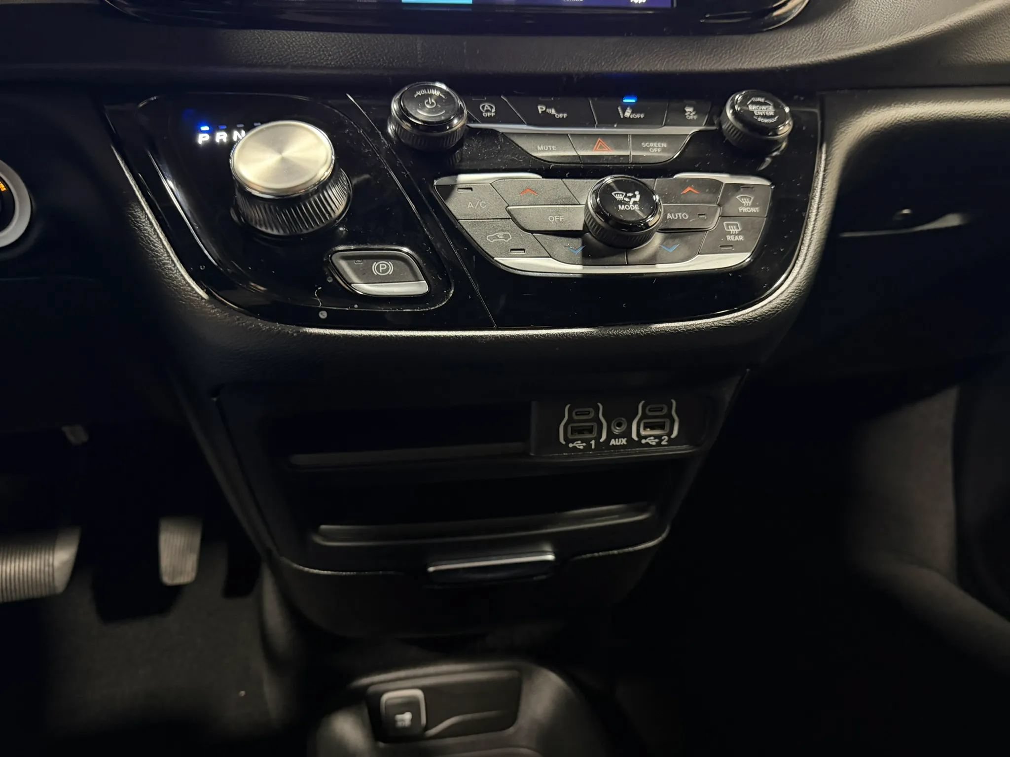 Used 2025 Chrysler Pacifica Select FWD image 46