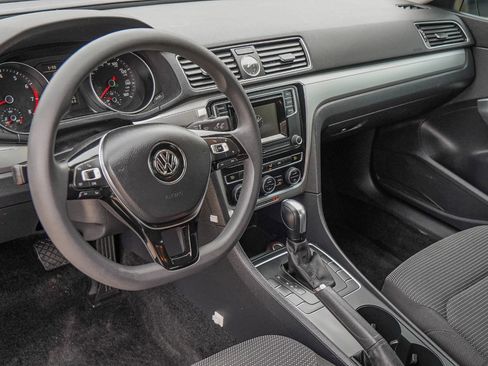 Used 2017 Volkswagen Passat 1.8T S image 19