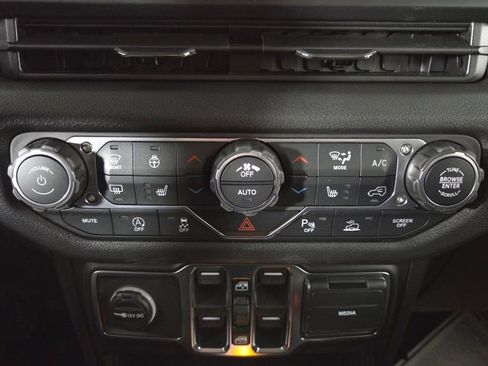 New 2026 Jeep Gladiator Sport image 21