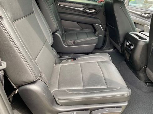 Used 2022 GMC Yukon XL Denali AWD/4WD image 38