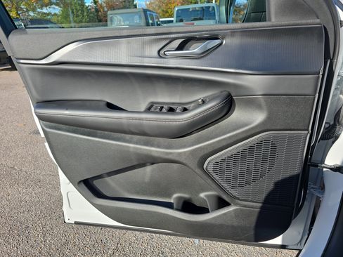 New 2025 Jeep Grand Cherokee Laredo image 28