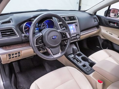 Used 2018 Subaru Outback 3.6R Limited image 2