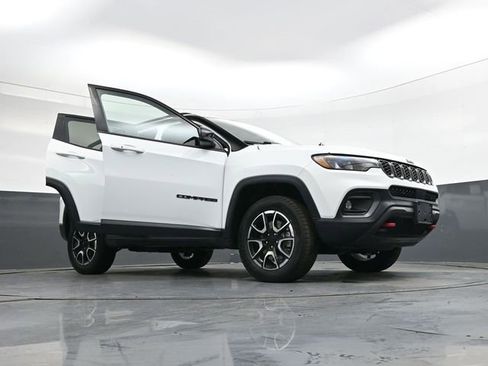 Used 2024 Jeep Compass Trailhawk image 45