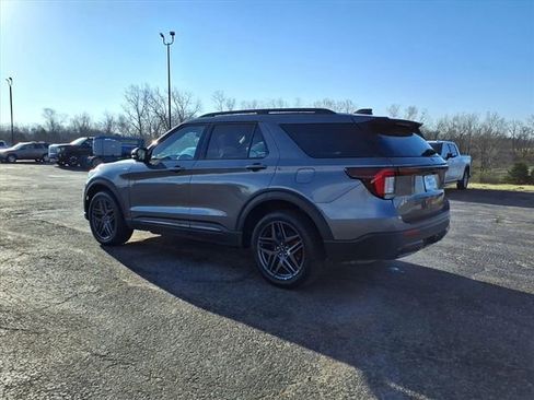 Used 2025 Ford Explorer ST-Line w/ ST-Line Street Pack image 28