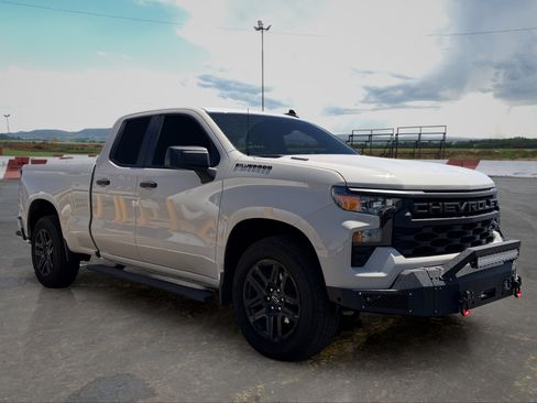 Used 2026 Chevrolet Silverado 1500 Custom w/ LPO, Dark Essentials Package RWD image 2