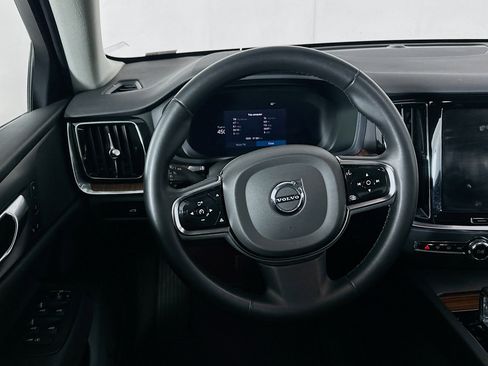 Used 2024 Volvo S60 B5 Plus image 18