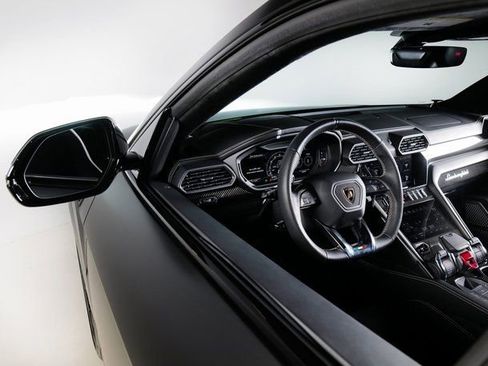 Used 2022 Lamborghini Urus image 26