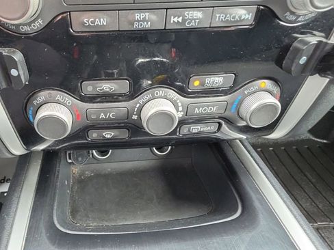 Used 2017 Nissan Pathfinder SV AWD/4WD image 18