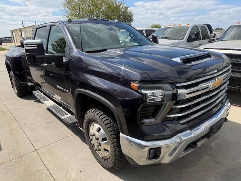 Used 2024 Chevrolet Silverado 3500 LTZ w/ LTZ Plus Package image 2