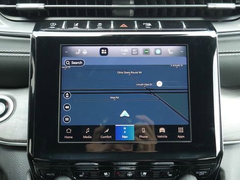 Used 2022 Jeep Grand Cherokee Overland w/ Luxury Tech Group IV AWD/4WD image 6