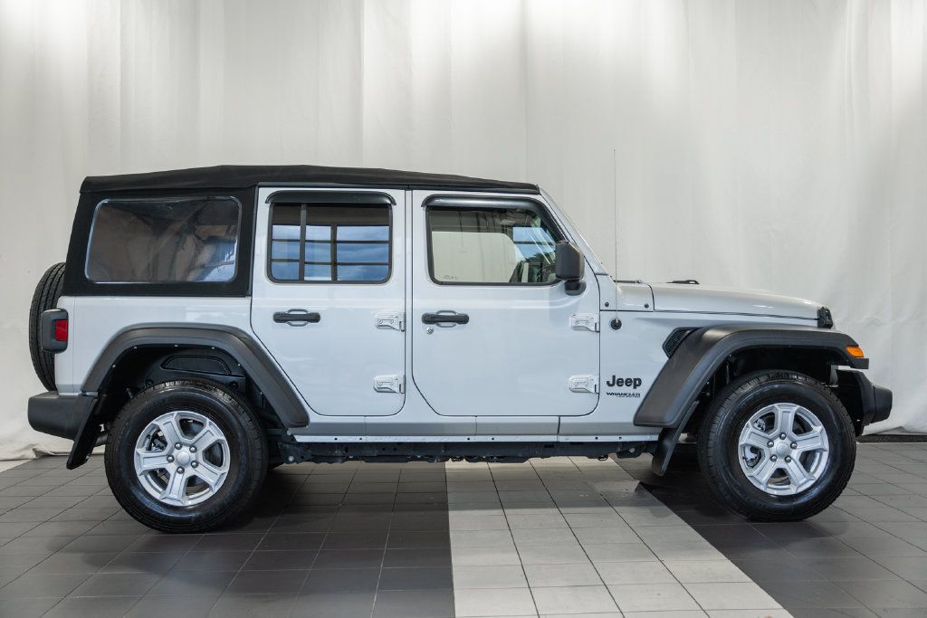 Used 2022 Jeep Wrangler Unlimited Sport AWD/4WD image 3