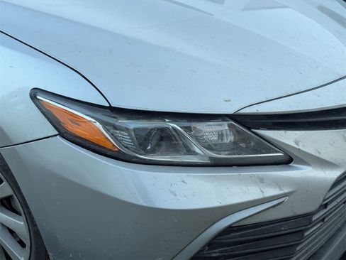 Used 2021 Toyota Camry LE image 4