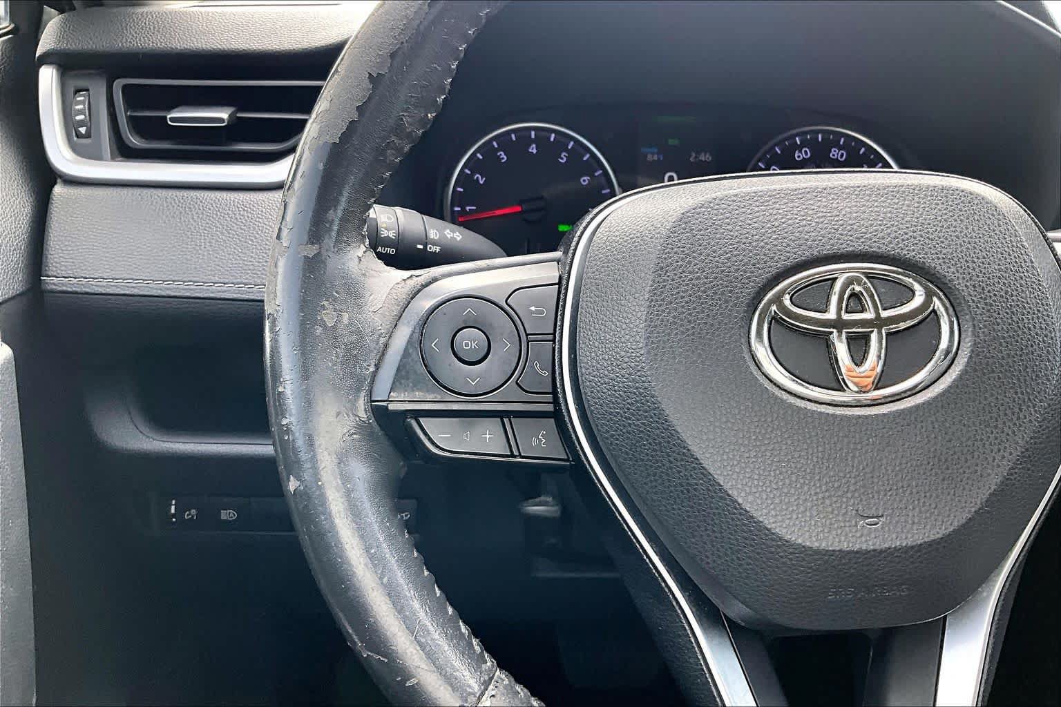Used 2019 Toyota RAV4 XLE Premium FWD image 21
