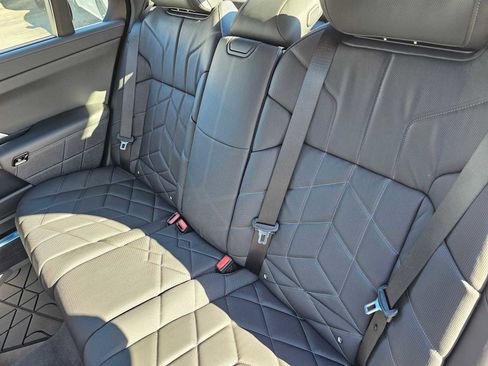 Used 2024 BMW i7 xDrive60 image 18