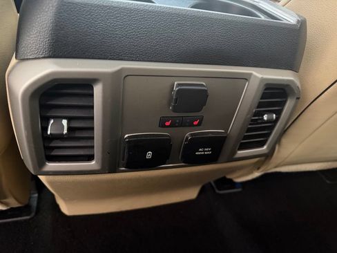 Used 2018 Ford F250 Lariat w/ Lariat Ultimate Package AWD/4WD image 7