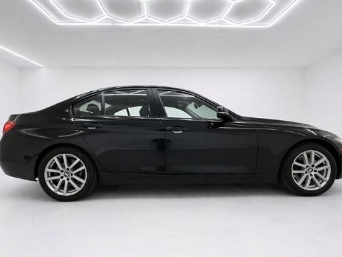 Used 2013 BMW 320i 320i Sedan image 2