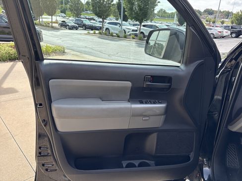 Used 2016 Toyota Sequoia SR5 AWD/4WD image 14