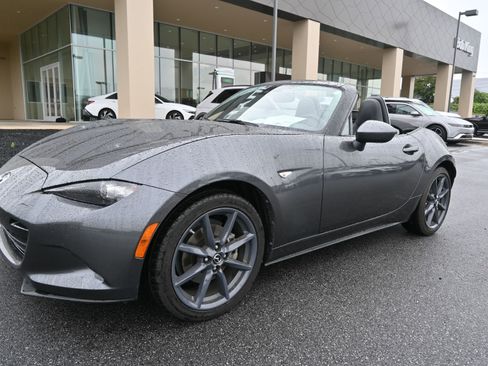 Used 2019 MAZDA MX-5 Miata Grand Touring image 2