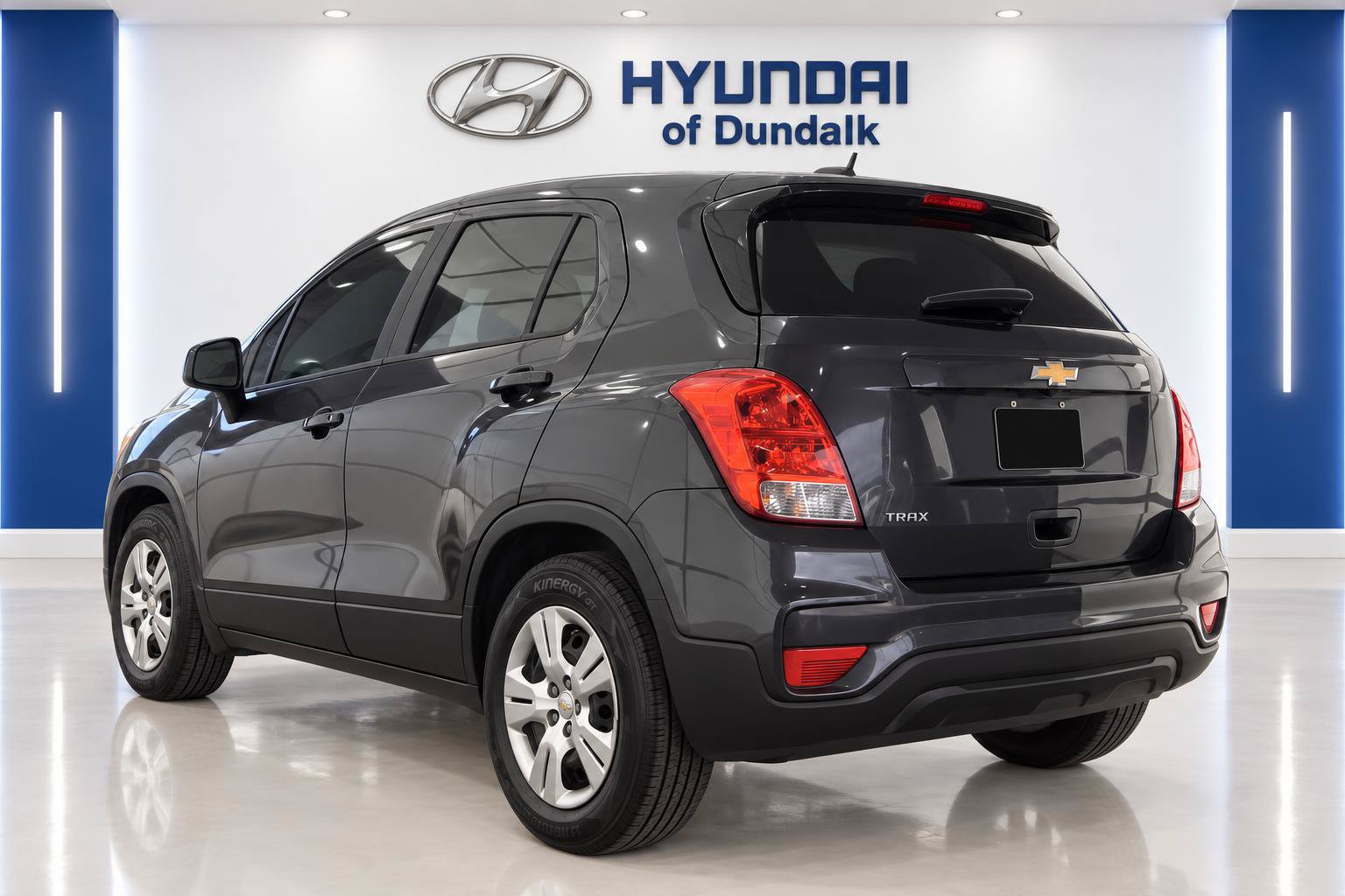Used 2019 Chevrolet Trax LS FWD image 2