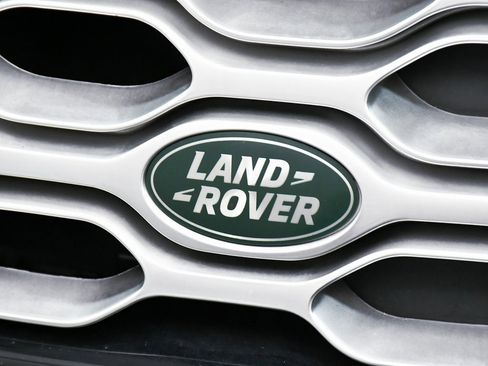 Used 2025 Land Rover Discovery S image 98