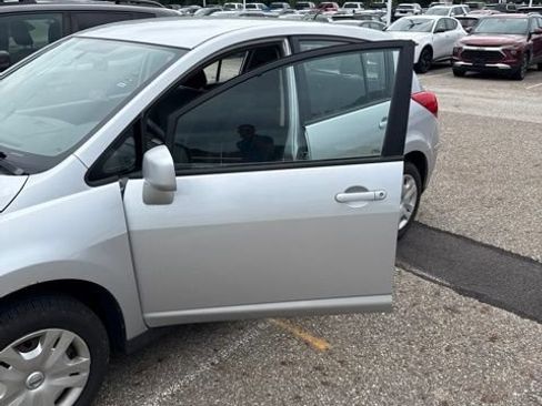 Used 2011 Nissan Versa 1.8 S FWD image 2