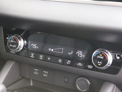 New 2025 Mitsubishi Outlander SE image 16