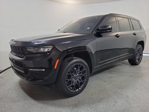 Used 2023 Jeep Grand Cherokee L Summit w/ High Altitude Package AWD/4WD image 3