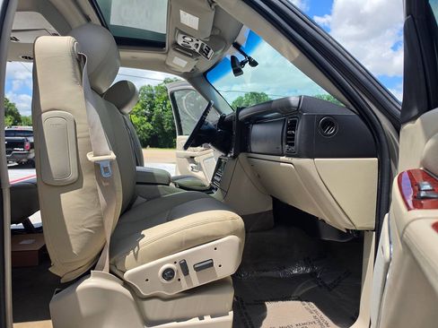 Used 2004 Cadillac Escalade ESV Platinum AWD/4WD image 34
