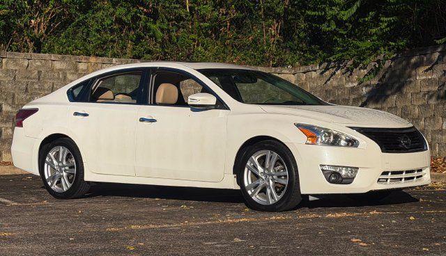 Used 2014 Nissan Altima 3.5 SL w/ Technology Package FWD image 2