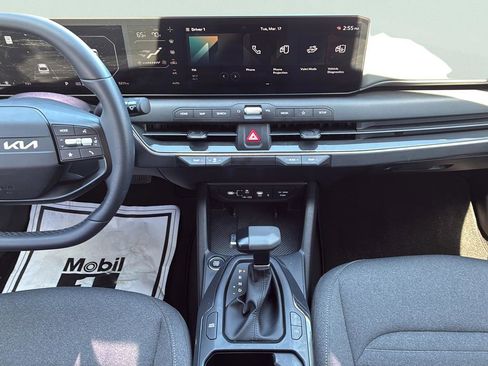 Certified 2025 Kia K4 EX image 32
