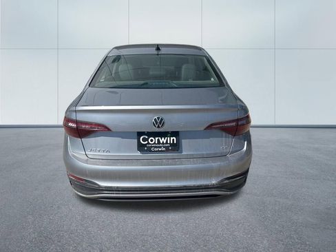 Used 2024 Volkswagen Jetta SE image 5