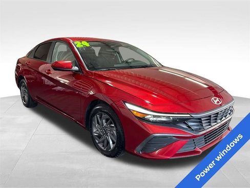 Used 2024 Hyundai Elantra SEL FWD image 3