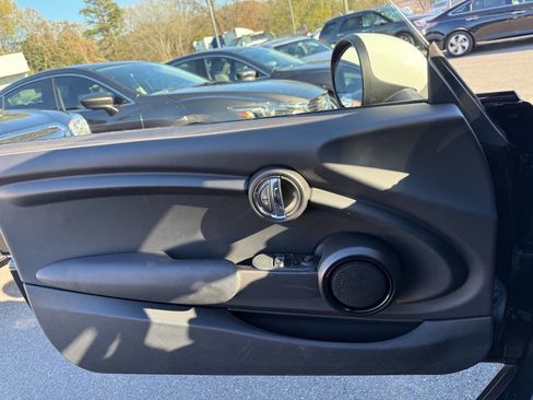Used 2018 MINI Cooper 2-Door Hardtop image 14