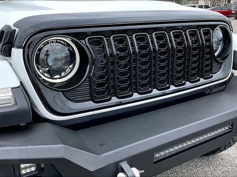 Used 2024 Jeep Gladiator Sport image 27