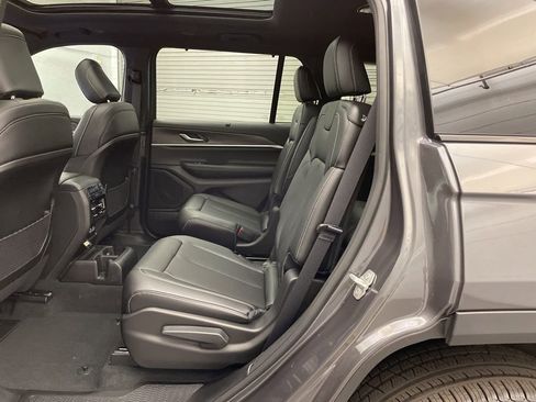 New 2025 Jeep Grand Cherokee L Limited w/ Luxury Tech Group II image 19